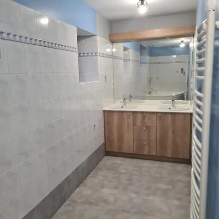 Aux P'tits Cabris بيت للعطل *