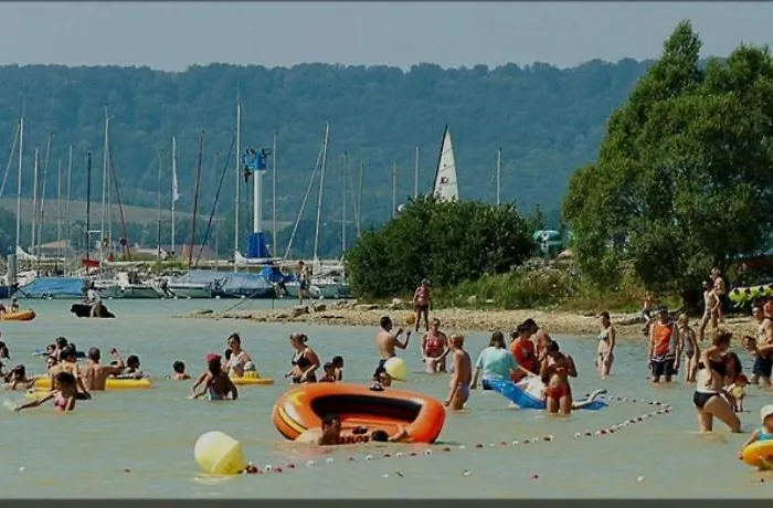 Semesterbostad Aux P'tits Cabris Lahayville